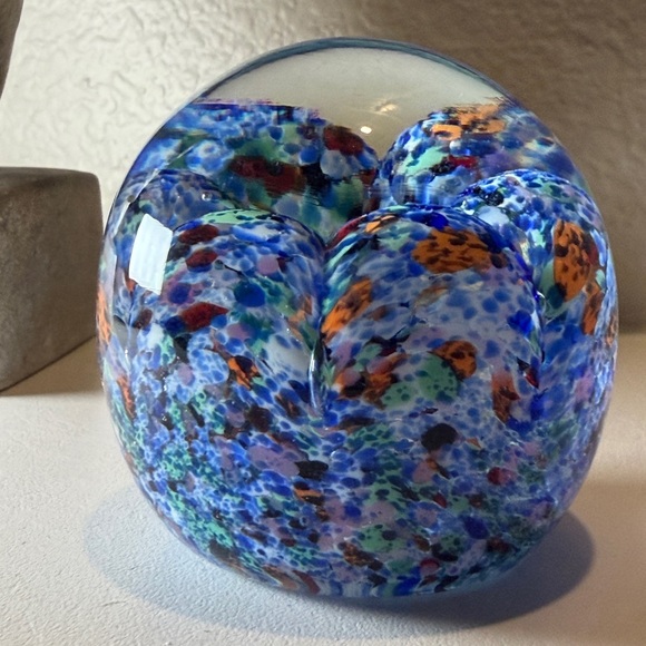 Vintage Gentile Art Glass Paperweight –  Handblown Mottled Glass - Picture 6 of 10